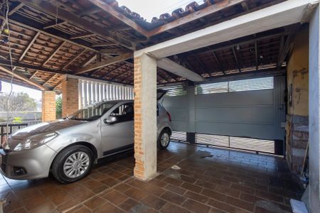 Casa à venda com 300m², 4 quartos e 3 vagas Casa à venda com 300m², 4 quartos e 3 vagasGaragem