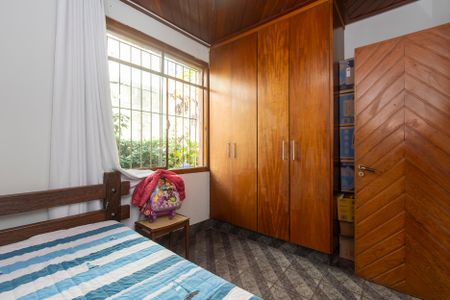 Casa à venda com 300m², 4 quartos e 3 vagas Casa à venda com 300m², 4 quartos e 3 vagasQuarto 2