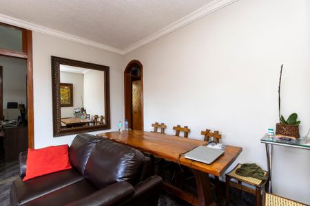 Casa à venda com 300m², 4 quartos e 3 vagas Casa à venda com 300m², 4 quartos e 3 vagasSala