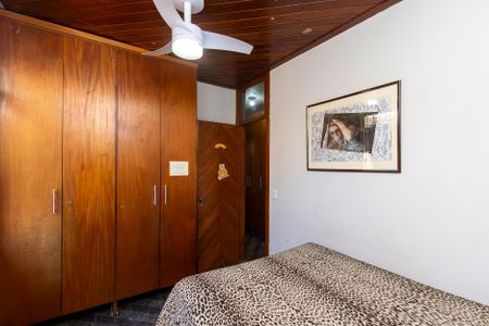 Casa à venda com 300m², 4 quartos e 3 vagas Casa à venda com 300m², 4 quartos e 3 vagasQuarto 1