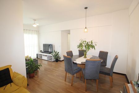 Apartamento à venda com 65m², 2 quartos e 1 vagaSala