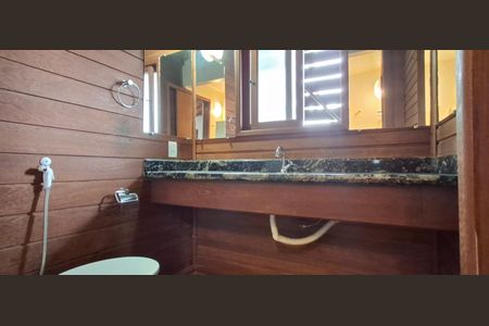 Casa para alugar com 250m², 3 quartos e 6 vagasBanheiro da Suíte 2