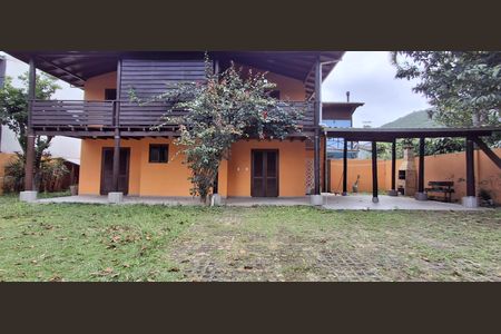Casa para alugar com 250m², 3 quartos e 6 vagasFachada