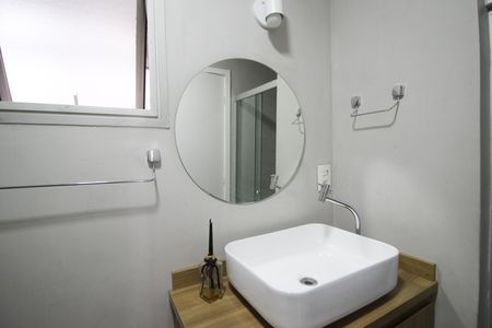 Banheiro social de apartamento para alugar com 2 quartos, 72m² em Vila Nova Conceição, São Paulo