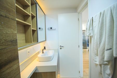 Apartamento para alugar com 57m², 2 quartos e 1 vaga Apartamento para alugar com 57m², 2 quartos e 1 vagaBanheiro social