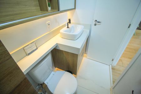 Apartamento para alugar com 57m², 2 quartos e 1 vaga Apartamento para alugar com 57m², 2 quartos e 1 vagaBanheiro social