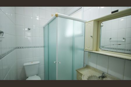 Banheiro da Suíte de apartamento para alugar com 2 quartos, 75m² em Canto do Forte, Praia Grande