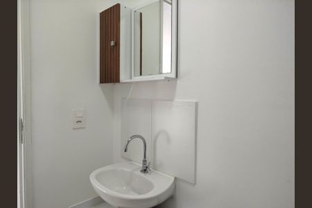 Apartamento para alugar com 34m², 2 quartos e sem vagaBanheiro