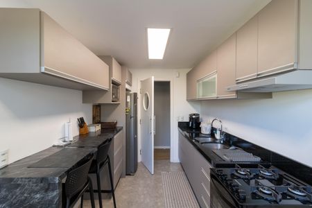 Cozinha de apartamento à venda com 2 quartos, 95m² em Cristal, Porto Alegre
