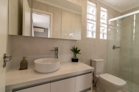 Banheiro da Suíte 2 de apartamento à venda com 2 quartos, 95m² em Cristal, Porto Alegre