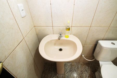 Banheiro de casa para alugar com 1 quarto, 43m² em Jardim do Engenho, Cotia
