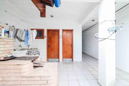 Casa à venda com 226m², 3 quartos e 5 vagas Casa à venda com 226m², 3 quartos e 5 vagasQuintal e Lavanderia