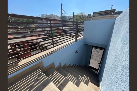 Escada de casa para alugar com 1 quarto, 45m² em Jardim Peri Peri, São Paulo