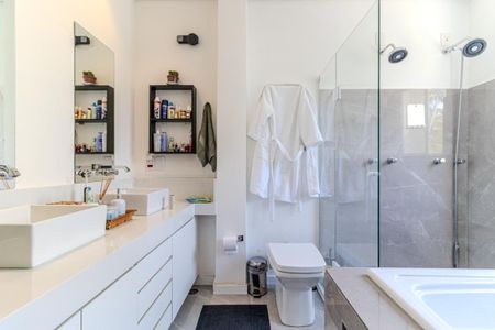 Apartamento à venda com 150m², 1 quarto e 1 vaga Apartamento à venda com 150m², 1 quarto e 1 vagaBanheiro da Suíte