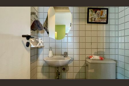 Lavabo de apartamento à venda com 1 quarto, 56m² em Pinheiros, São Paulo