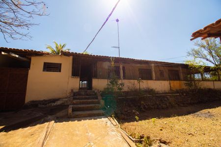 Casa para alugar com 1m², 4 quartos e 5 vagasFachada