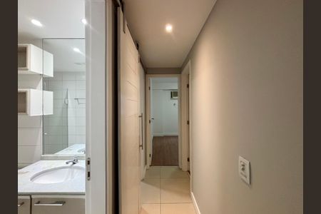 Apartamento para alugar com 100m², 2 quartos e 1 vagaSala - corredor de acesso aos cômodos