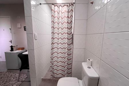 Banheiro de kitnet/studio para alugar com 1 quarto, 30m² em Copacabana, Rio de Janeiro