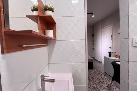Banheiro de kitnet/studio para alugar com 1 quarto, 30m² em Copacabana, Rio de Janeiro