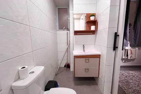 Banheiro de kitnet/studio para alugar com 1 quarto, 30m² em Copacabana, Rio de Janeiro