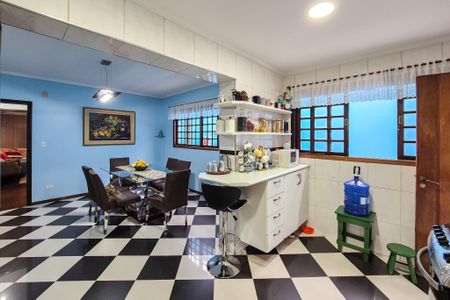 Casa à venda com 276m², 3 quartos e 2 vagasCozinha 