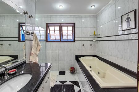 Casa à venda com 276m², 3 quartos e 2 vagasBanheiro da Suíte