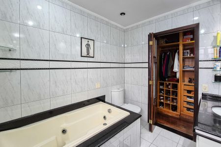 Casa à venda com 276m², 3 quartos e 2 vagasBanheiro da Suíte