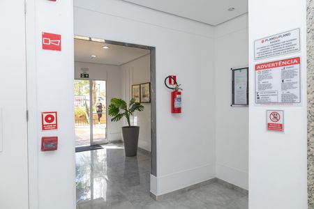 Apartamento para alugar com 45m², 2 quartos e 2 vagas Apartamento para alugar com 45m², 2 quartos e 2 vagasÁrea comum - Saguão do prédio