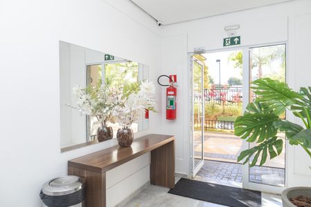 Apartamento para alugar com 45m², 2 quartos e 2 vagas Apartamento para alugar com 45m², 2 quartos e 2 vagasÁrea comum - Saguão do prédio