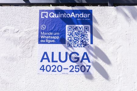 Apartamento para alugar com 45m², 2 quartos e 2 vagas Apartamento para alugar com 45m², 2 quartos e 2 vagasPlaca GRANDE instalada na fachada do condomínio, dia 17/07/2026 - Código da placa: SWRM-1600