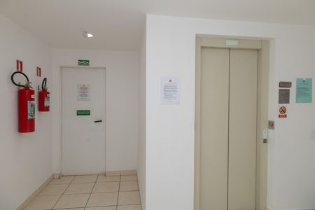 Apartamento para alugar com 45m², 2 quartos e 2 vagas Apartamento para alugar com 45m², 2 quartos e 2 vagasÁrea comum - Saguão do andar