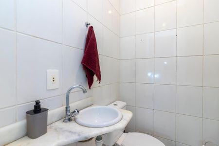 Casa de condomínio à venda com 110m², 3 quartos e 2 vagasBanheiro Social