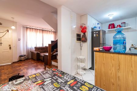 Casa de condomínio à venda com 110m², 3 quartos e 2 vagasCopa