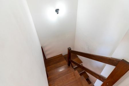 Casa de condomínio à venda com 110m², 3 quartos e 2 vagasEscada
