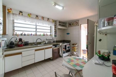 Casa à venda com 134m², 3 quartos e 2 vagas Casa à venda com 134m², 3 quartos e 2 vagasCozinha