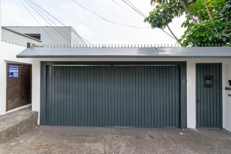 Casa à venda com 134m², 3 quartos e 2 vagas Casa à venda com 134m², 3 quartos e 2 vagasFachada