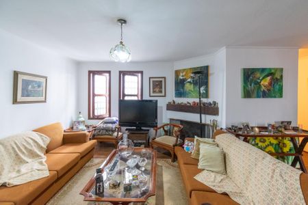 Casa à venda com 134m², 3 quartos e 2 vagas Casa à venda com 134m², 3 quartos e 2 vagasSala