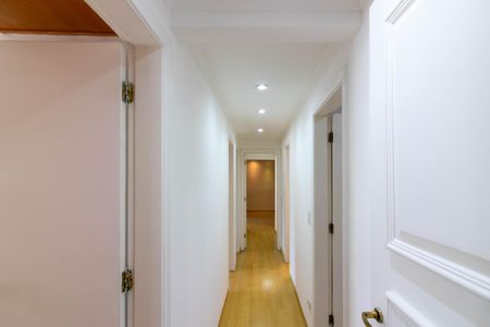 Apartamento para alugar com 144m², 4 quartos e 2 vagas Apartamento para alugar com 144m², 4 quartos e 2 vagasCorredor