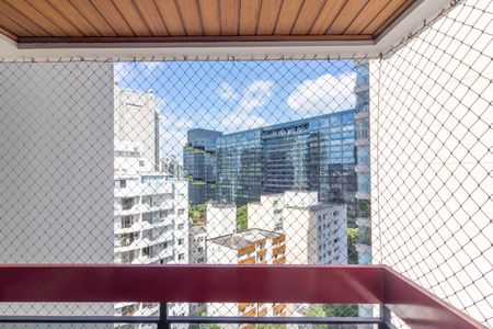 Apartamento para alugar com 144m², 4 quartos e 2 vagas Apartamento para alugar com 144m², 4 quartos e 2 vagasVaranda da suíte