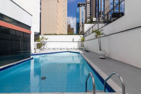 Apartamento para alugar com 144m², 4 quartos e 2 vagas Apartamento para alugar com 144m², 4 quartos e 2 vagasÁrea comum - Piscina