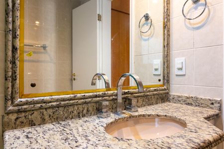 Apartamento para alugar com 144m², 4 quartos e 2 vagas Apartamento para alugar com 144m², 4 quartos e 2 vagasBanheiro da Suíte