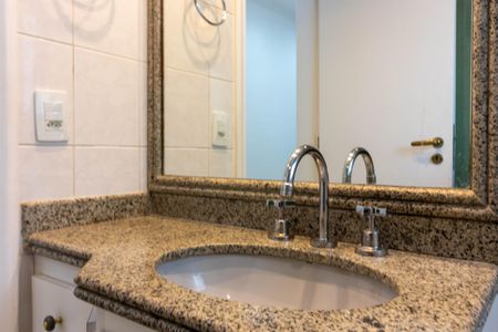 Apartamento para alugar com 144m², 4 quartos e 2 vagas Apartamento para alugar com 144m², 4 quartos e 2 vagasBanheiro social