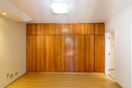 Apartamento para alugar com 144m², 4 quartos e 2 vagas Apartamento para alugar com 144m², 4 quartos e 2 vagasSuíte