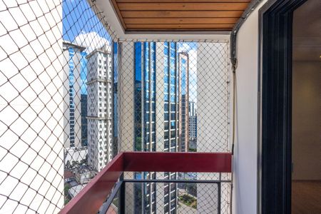 Apartamento para alugar com 144m², 4 quartos e 2 vagas Apartamento para alugar com 144m², 4 quartos e 2 vagasVaranda da suíte