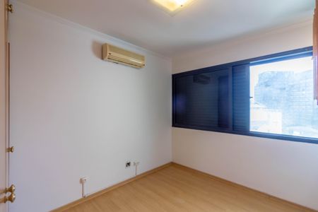 Apartamento para alugar com 144m², 4 quartos e 2 vagas Apartamento para alugar com 144m², 4 quartos e 2 vagasQuarto 3