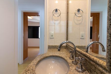 Apartamento para alugar com 144m², 4 quartos e 2 vagas Apartamento para alugar com 144m², 4 quartos e 2 vagasBanheiro social