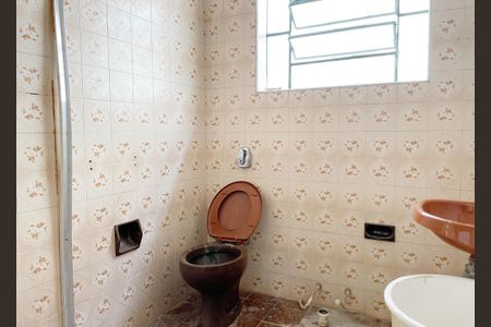 Casa à venda com 250m², 2 quartos e 1 vaga Casa à venda com 250m², 2 quartos e 1 vagaBanheiro social