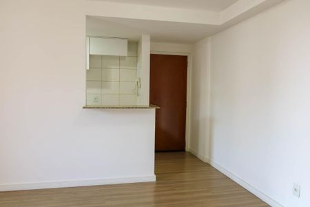 Sala de apartamento para alugar com 2 quartos, 59m² em Del Castilho, Rio de Janeiro