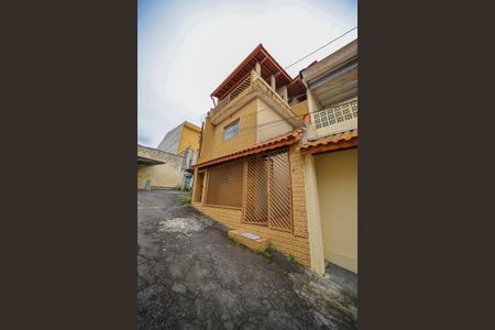 Casa à venda com 250m², 4 quartos e 1 vaga Casa à venda com 250m², 4 quartos e 1 vagaFachada