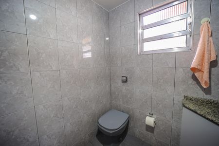 Casa à venda com 250m², 4 quartos e 1 vaga Casa à venda com 250m², 4 quartos e 1 vagaBanheiro